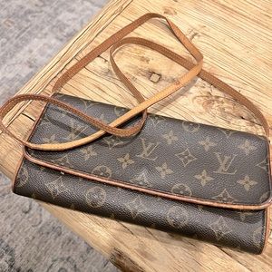 Vintage Louis Vuitton clutch with removable crossbody strap